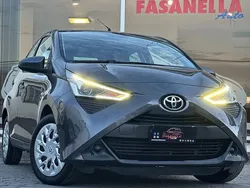 Grigio Usata 2021 Toyota Aygo Business Edition Due volumi | 13.900 € (Buon prezzo)