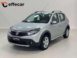Argento Usata 2011 Dacia Sandero Stepway Tre volumi | 5800 € (Buon prezzo)