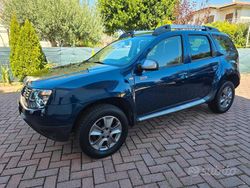 Blu Usata 2015 Dacia Duster Lauréate SUV | 6400 € (Buon prezzo)