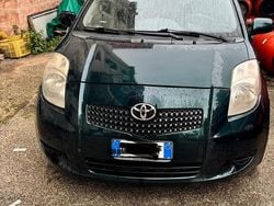 Verde Usata 2006 Toyota Yaris Tre volumi | 4000 € (Cara)