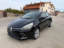 Nero Usata 2017 Renault Clio IV Zen Tre volumi | 8800 € (Buon prezzo)
