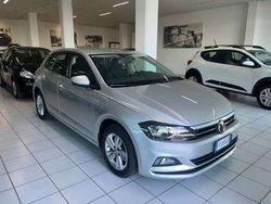 Argento Usata 2018 VW Polo Comfortline Tre volumi | 12.800 € (Buon prezzo)