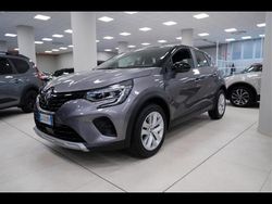 Grigio chiaro Usata 2022 Renault Captur Zen SUV | 20.900 € (Molto cara)
