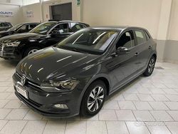 Grigio Usata 2021 VW Polo Comfortline Tre volumi | 14.500 € (Buon prezzo)