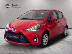 Rosso Usata 2017 Toyota Yaris Hybrid Active Tre volumi | 13.200 € (Buon prezzo)