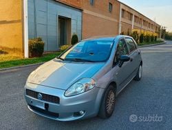 Grigio Usata 2010 Fiat Grande Punto Due volumi | 2200 € (Ottimo prezzo)