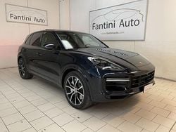 Blu Usata 2018 Porsche Cayenne Turbo S SUV | 74.900 €