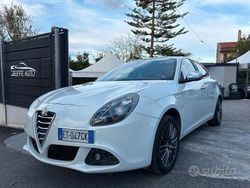 Bianco Usata 2014 Alfa Romeo Giulietta Exclusive Tre volumi | 7699 € (Buon prezzo)