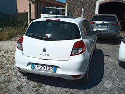 Bianco Usata 2010 Renault Clio II Due volumi | 4100 € (Cara)