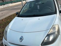 Bianco Usata 2011 Renault Clio GrandTour Station wagon | 2400 €