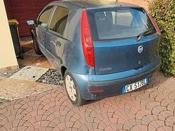 Usata 2005 Fiat Punto Tre volumi | 1199 € (Ottimo prezzo)