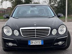 Nero Usata 2007 Mercedes E320 Avantgarde Tre volumi | 7200 € (Molto cara)
