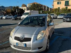 Grigio Usata 2006 Toyota Yaris Sol Tre volumi | 3835 € (Buon prezzo)