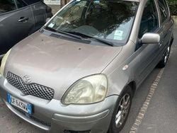 Grigio Usata 2003 Toyota Yaris Sol Due volumi | 3000 € (Buon prezzo)