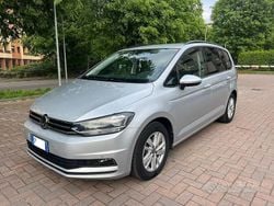 Grigio Usata 2022 VW Touran Highline Monovolume | 26.200 €