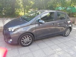Grigio Usata 2017 Toyota Yaris Due volumi | 9800 € (Cara)