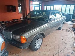 Grigio Usata 1984 Mercedes E300 Tre volumi | 12.345 €