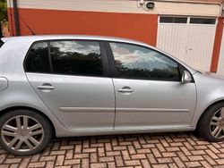 Argento Usata 2006 VW Golf V Sportline Tre volumi | 2100 € (Buon prezzo)