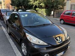 Usata 2006 Peugeot 207 Tre volumi | 1900 € (Buon prezzo)