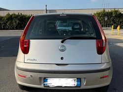 Usata 2005 Fiat Punto Tre volumi | 2500 €