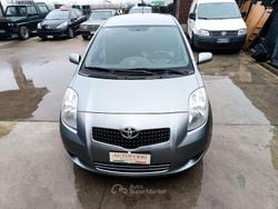 Argento Usata 2008 Toyota Yaris Sol Tre volumi | 4400 € (Buon prezzo)