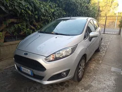 Grigio Usata 2017 Ford Fiesta Due volumi | 7300 € (Buon prezzo)