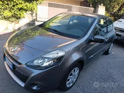 Grigio Usata 2010 Renault Clio II Dynamique Tre volumi | 3699 € (Buon prezzo)