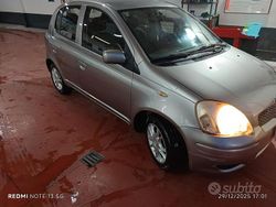 Usata 2004 Toyota Yaris Due volumi | 2500 €