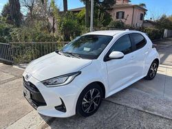 Bianco Usata 2025 Toyota Yaris Hybrid Tre volumi | 21.900 € (Buon prezzo)