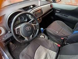 Usata 2013 Toyota Yaris Hybrid Lounge Tre volumi | 6000 € (Buon prezzo)