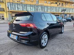 Nero Usata 2021 VW Golf VIII Life Tre volumi | 18.500 € (Cara)
