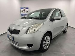 Argento Usata 2008 Toyota Yaris Tre volumi | 4290 € (Buon prezzo)