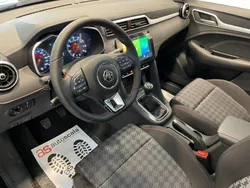 Bianco metallizzato Usata 2023 MG ZS Comfort Tre volumi | 18.840 € (Cara)