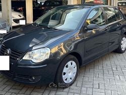 Grigio Usata 2009 VW Polo United Tre volumi | 2900 € (Buon prezzo)