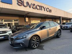 Grigio Usata 2015 Volvo V40 CC Station wagon | 9500 € (Buon prezzo)