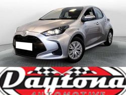 Grigio argento Usata 2025 Toyota Yaris Hybrid Active Tre volumi | 15.900 € (Super prezzo)