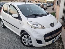 Bianco Usata 2012 Peugeot 107 Active Due volumi | 5900 € (Buon prezzo)