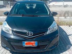 Nero Usata 2013 Toyota Yaris Due volumi | 7500 € (Cara)