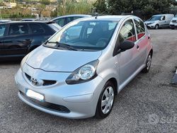 Grigio Usata 2009 Toyota Aygo Due volumi | 4200 € (Buon prezzo)