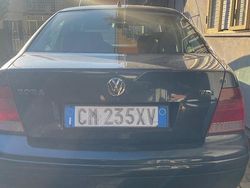 Blu Usata 2004 VW Bora Tre volumi | 650 €
