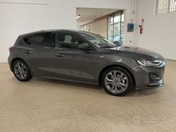 Magnetic grey metalizzato Usata 2024 Ford Focus ST Tre volumi | 22.900 € (Buon prezzo)