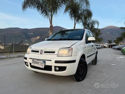 Bianco Usata 2011 Fiat Panda Tre volumi | 3200 € (Buon prezzo)