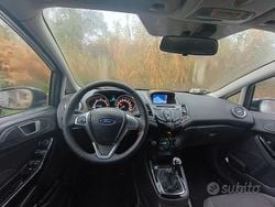 Grigio Usata 2015 Ford Fiesta Due volumi | 3700 € (Super prezzo)