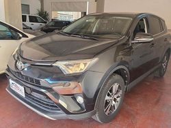 Nero Usata 2017 Toyota RAV4 Lounge SUV | 16.000 € (Buon prezzo)
