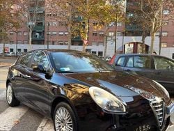 Nero metallizzato Usata 2014 Alfa Romeo Giulietta Distinctive Tre volumi | 6900 € (Buon prezzo)