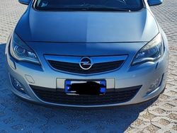 Grigio Usata 2010 Opel Astra Cosmo Tre volumi | 4000 € (Buon prezzo)