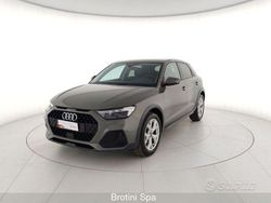 Grigio chronos metallizzato Usata 2024 Audi A1 Business Due volumi | 29.300 € (Molto cara)