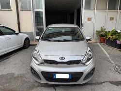 Antracite Usata 2014 Kia Rio Tre volumi | 3490 € (Ottimo prezzo)