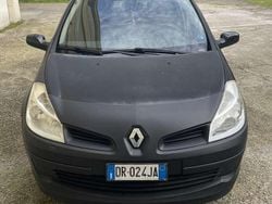 Usata 2008 Renault Clio II Rip Curl Tre volumi | 2700 € (Buon prezzo)