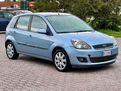 Blu Usata 2006 Ford Fiesta Due volumi | 1600 € (Buon prezzo)